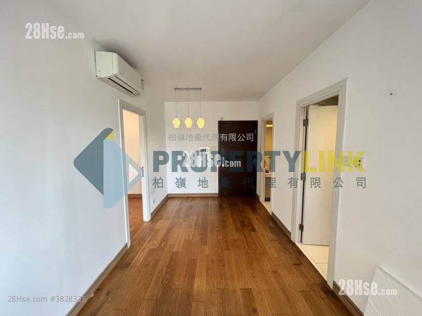 Centre Stage Sell 2 Bedrooms , 1 Bathroom 400 ft²