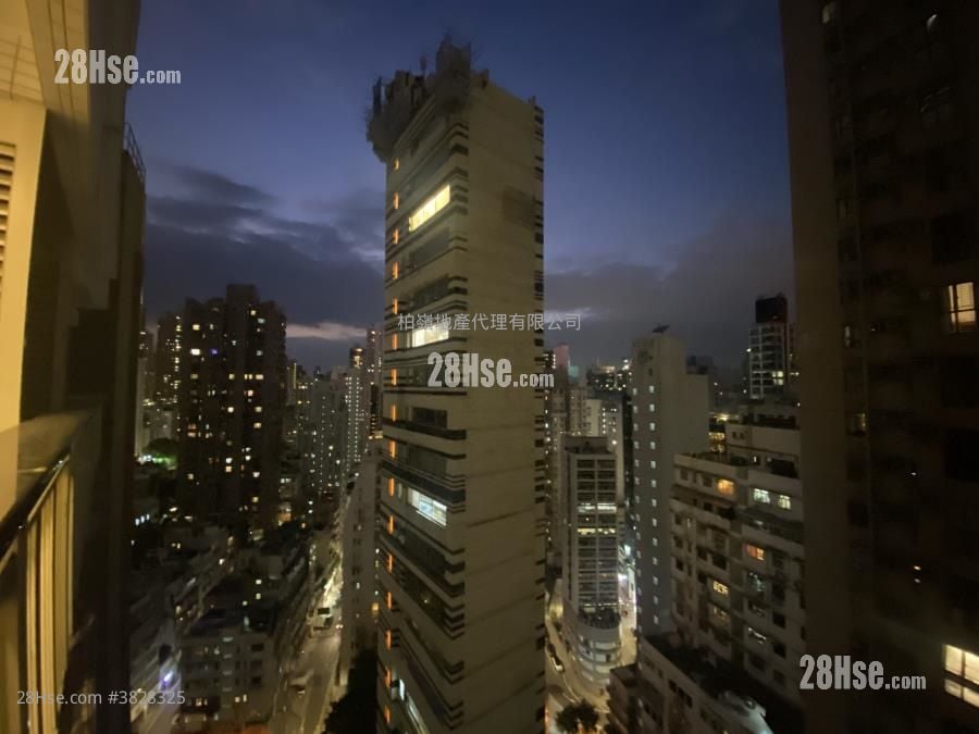 Centre Stage Sell 2 Bedrooms , 1 Bathroom 400 ft²