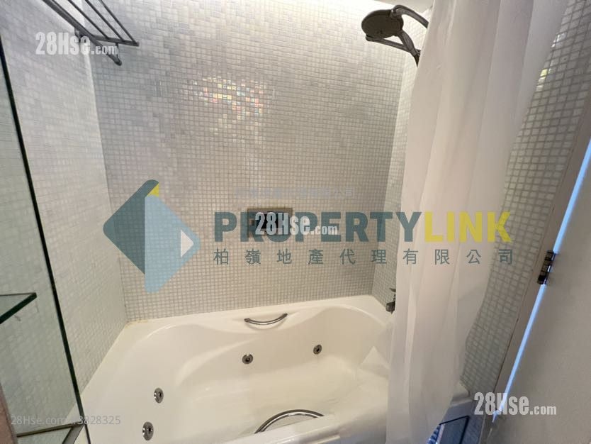 Centre Stage Sell 2 Bedrooms , 1 Bathroom 400 ft²