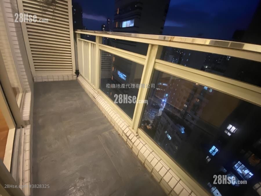 Centre Stage Sell 2 Bedrooms , 1 Bathroom 400 ft²