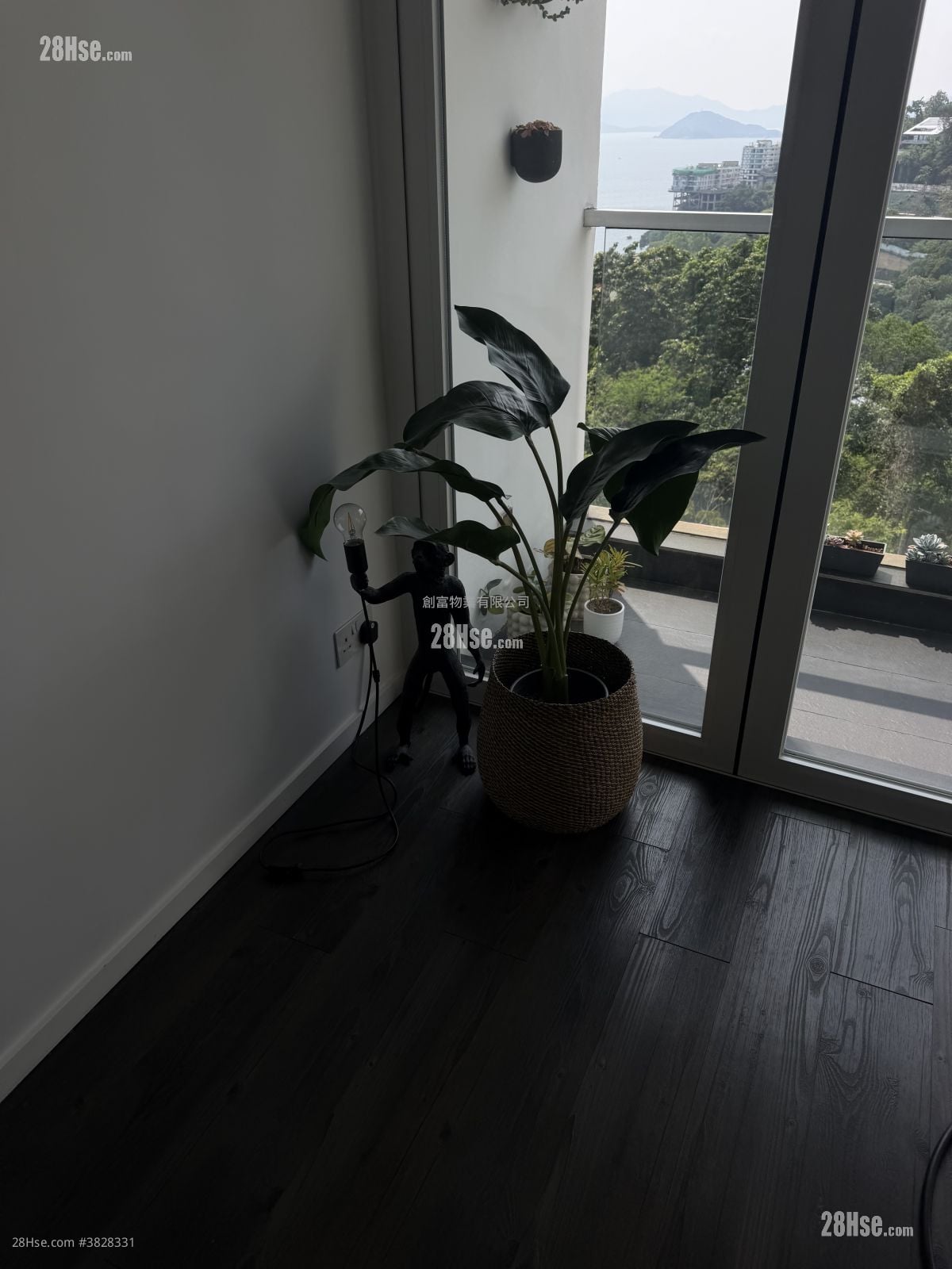 Bisney Terrace Sell 918 ft²