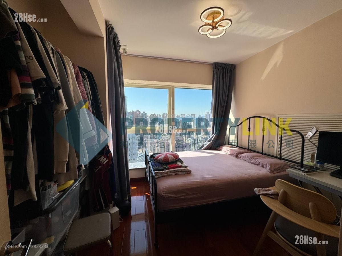 Centre Stage Sell 4 Bedrooms , 3 Bathrooms 910 ft²