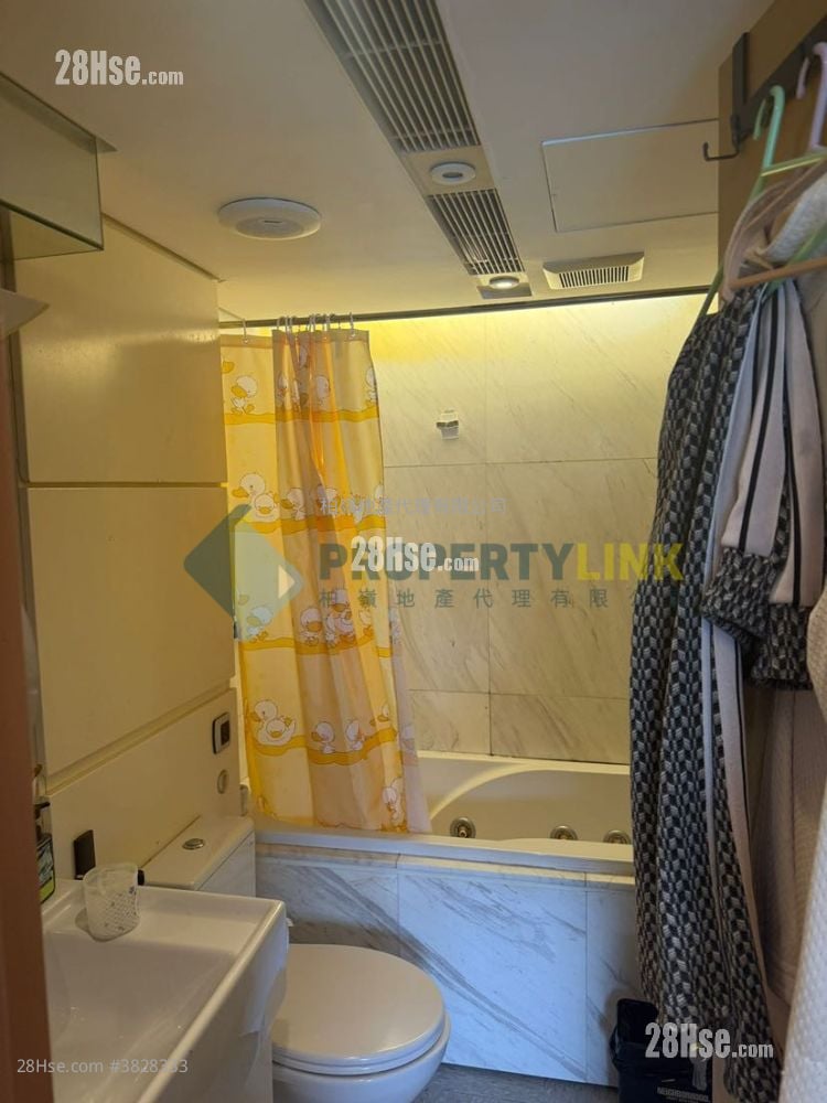 Centre Stage Sell 4 Bedrooms , 3 Bathrooms 910 ft²