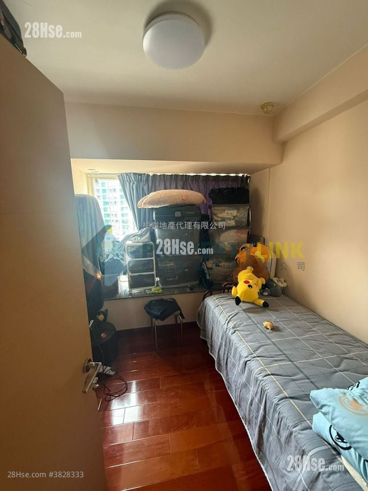 Centre Stage Sell 4 Bedrooms , 3 Bathrooms 910 ft²