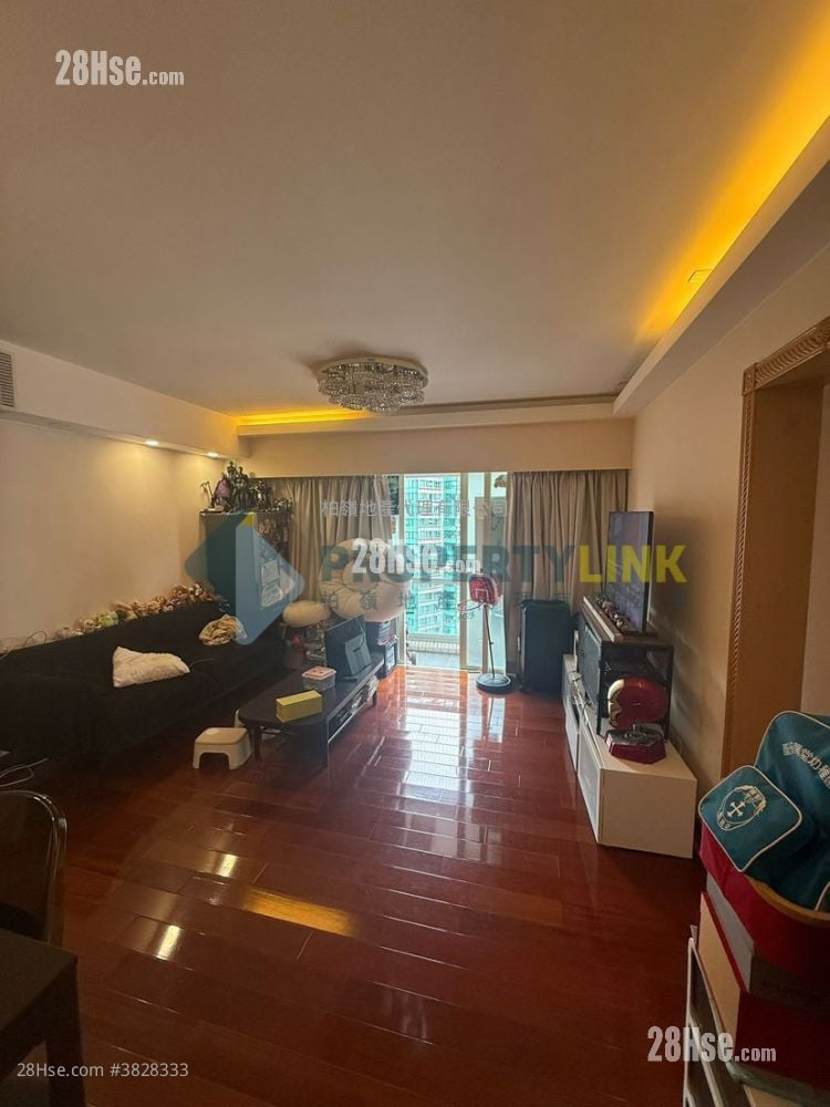 Centre Stage Sell 4 Bedrooms , 3 Bathrooms 910 ft²