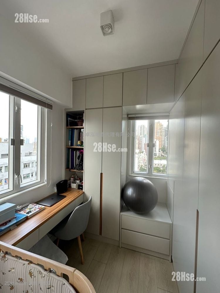 Cheong Wan Mansion Sell 2 Bedrooms , 1 Bathroom 346 ft²