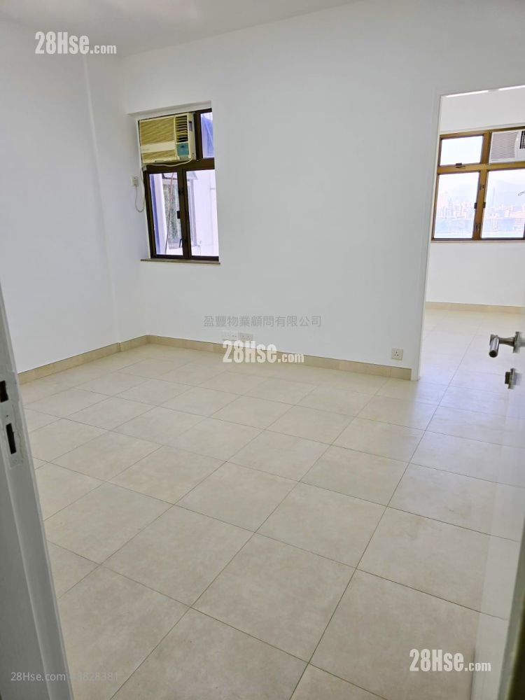 Pearl City Mansion Sell 2 Bedrooms , 1 Bathroom 492 ft²