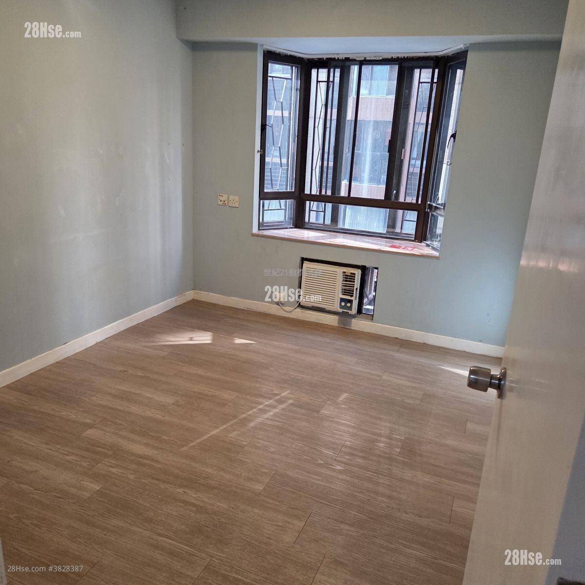 碧華花園 售盤 4 房 , 2 浴室 1,211 平方呎