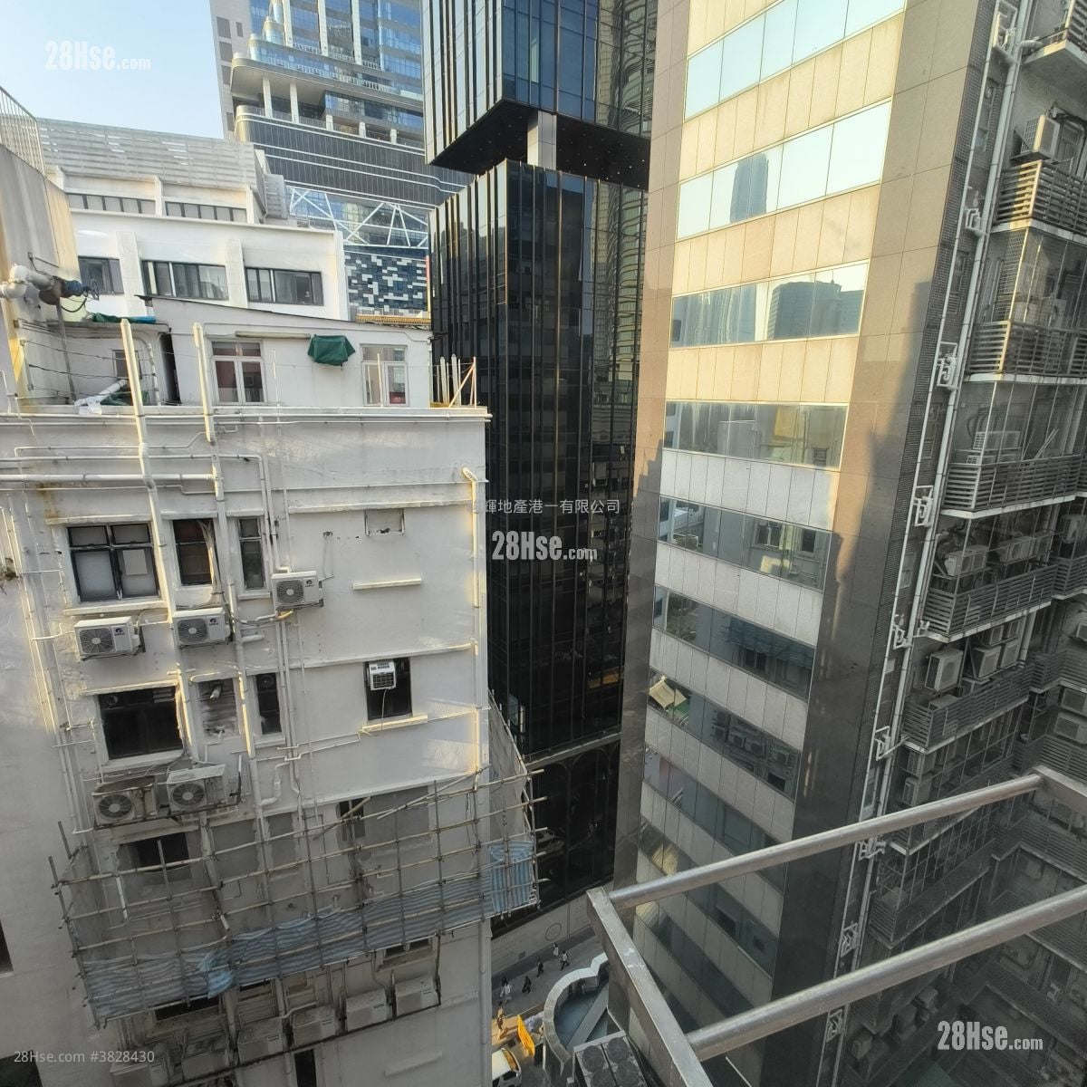 Golden Crown Court Rental Studio , 1 Bathroom 200 ft²