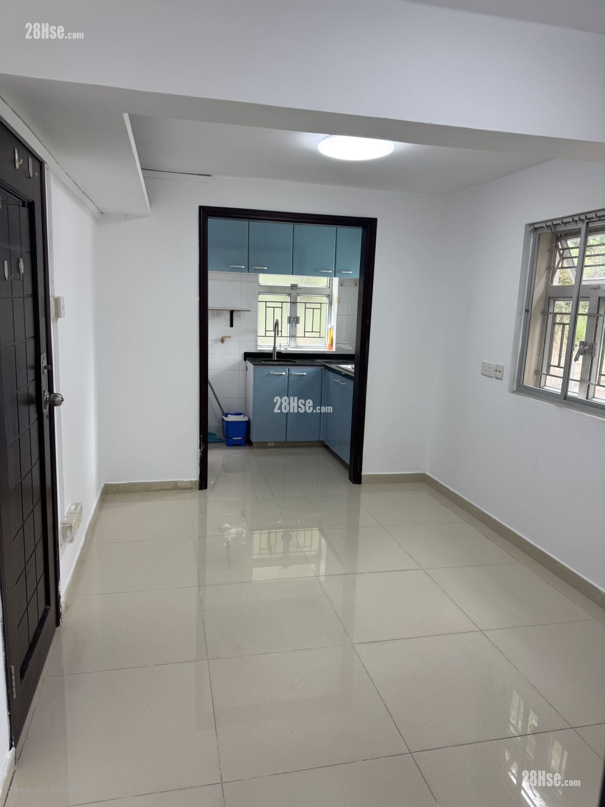 村屋 租盤 1 房 300 平方呎