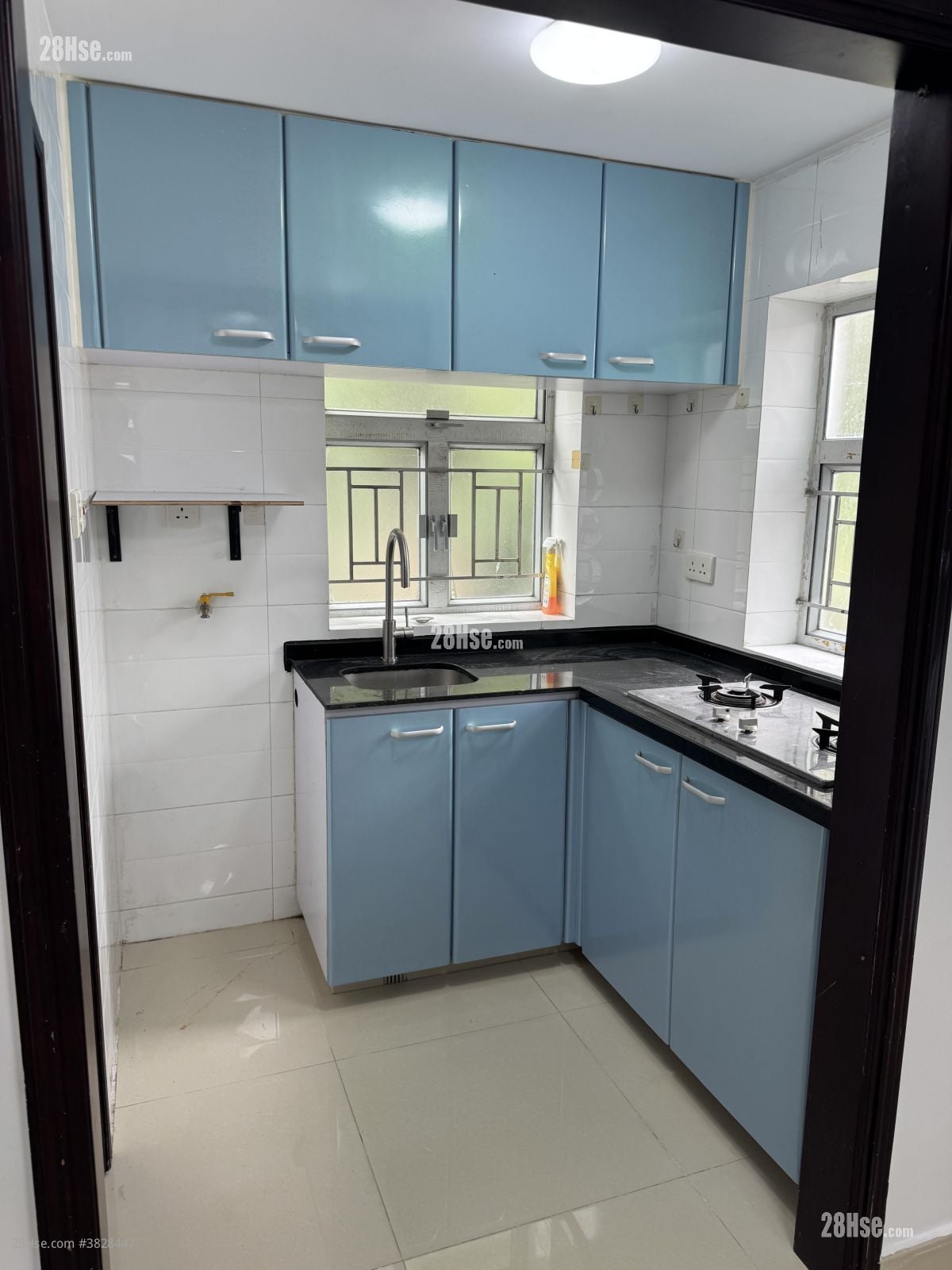 村屋 租盤 1 房 300 平方呎