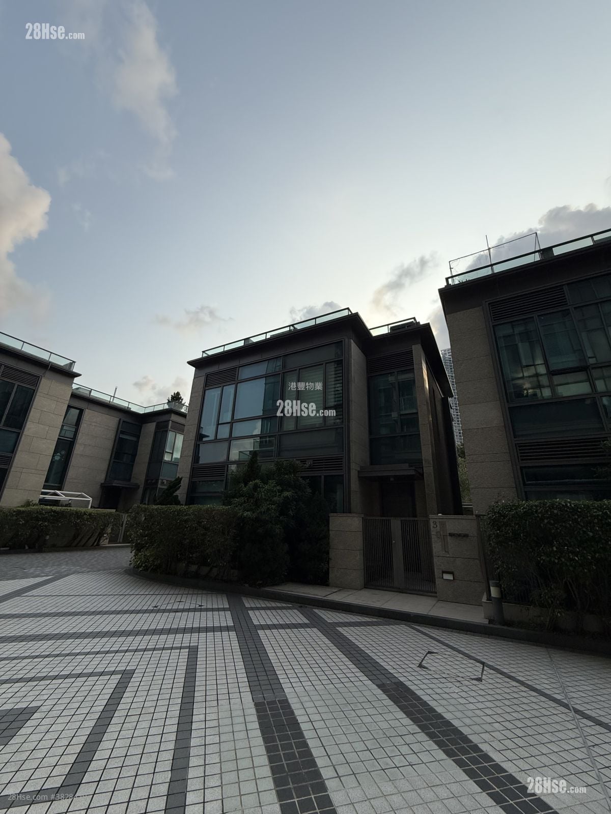 Capri Rental 4 Bedrooms , 4 Bathrooms 1,988 ft²