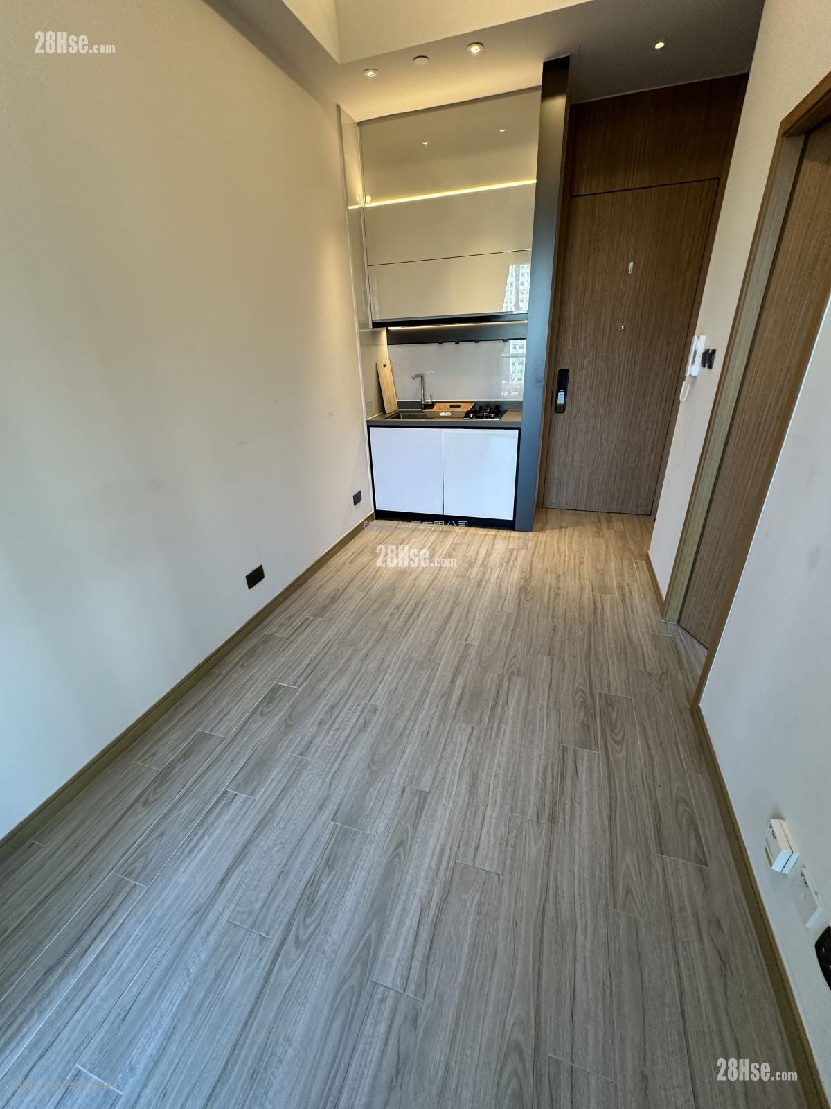 启岸 租盘 1 房 277 平方尺