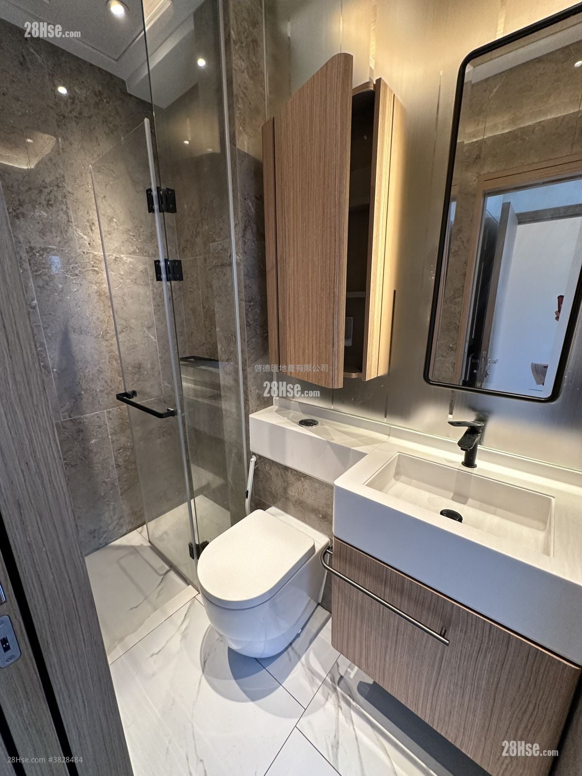 启岸 租盘 1 房 277 平方尺