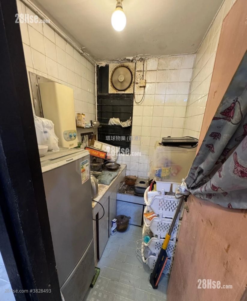 寶林邨 售盤 2 房 , 1 浴室 381 平方呎