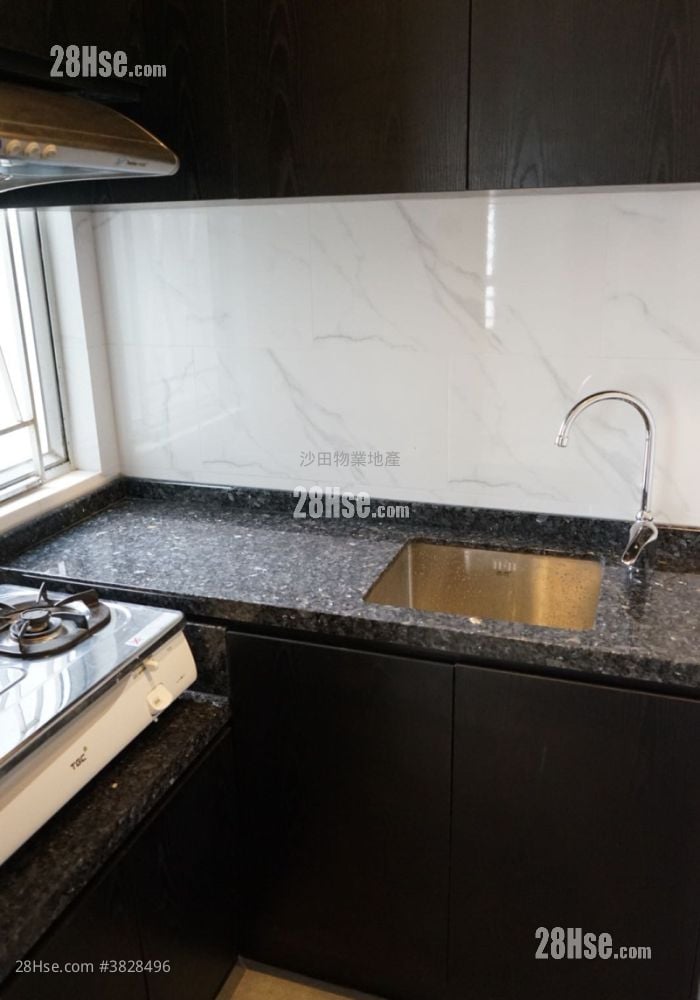 Golden Lion Garden Rental 336 ft²