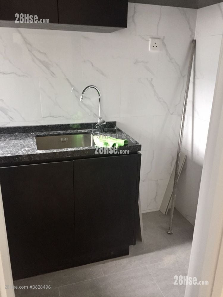 Golden Lion Garden Rental 336 ft²