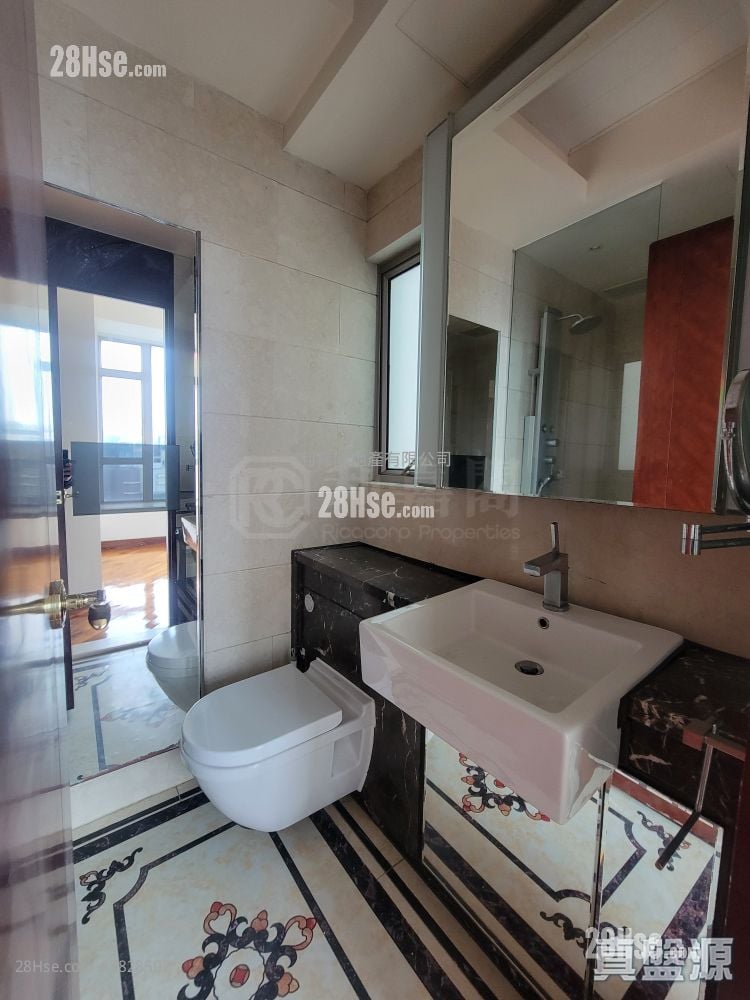 One Silversea Sell 3 Bedrooms , 2 Bathrooms 665 ft²