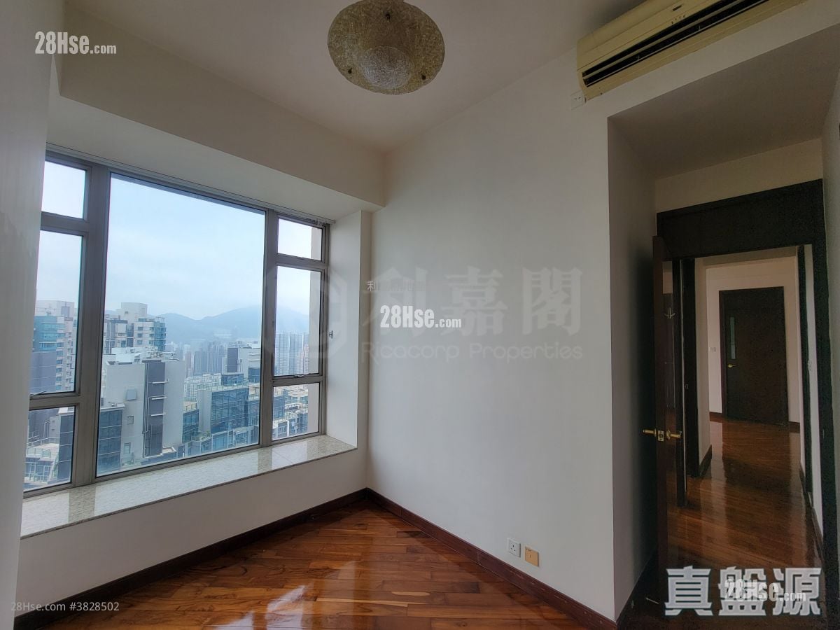 One Silversea Sell 3 Bedrooms , 2 Bathrooms 665 ft²