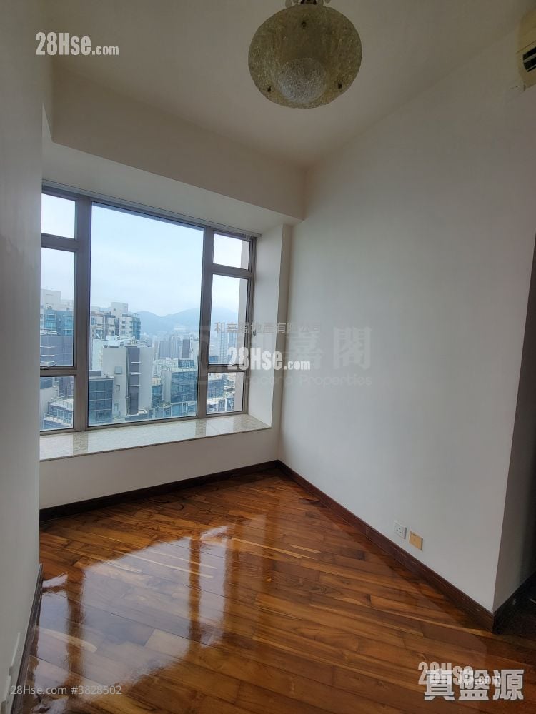 One Silversea Sell 3 Bedrooms , 2 Bathrooms 665 ft²