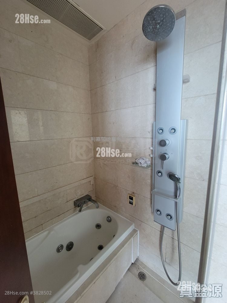 One Silversea Sell 3 Bedrooms , 2 Bathrooms 665 ft²