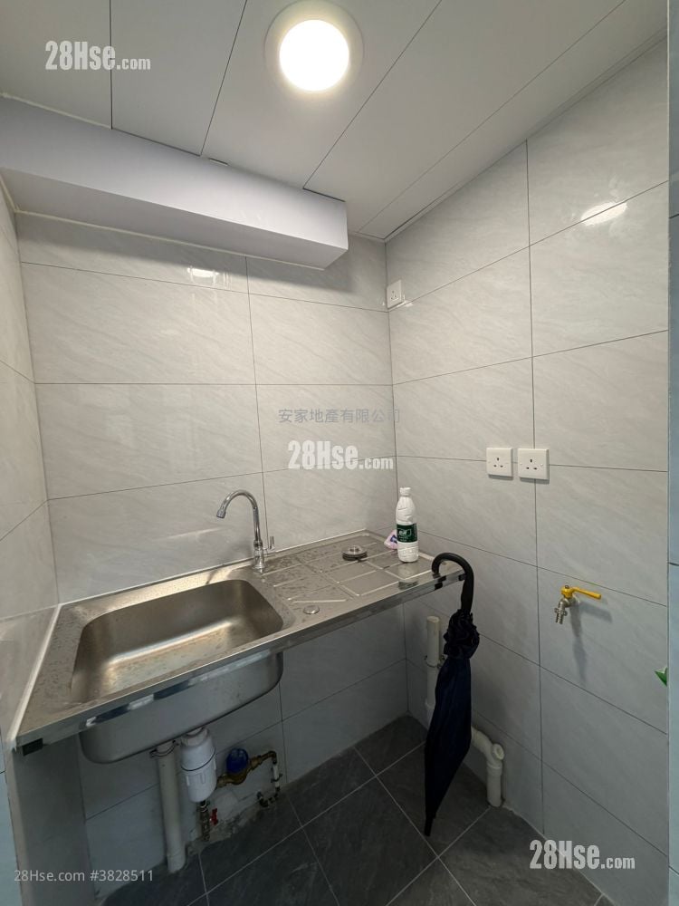 Chung Wo Building Rental Studio , 1 Bathroom 200 ft²
