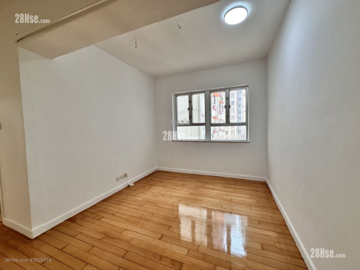 Kam Tao Building Sell 2 Bedrooms , 1 Bathroom 628 ft²