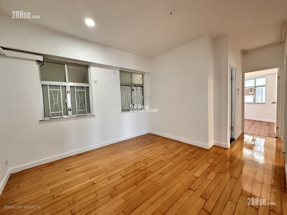 Kam Tao Building Sell 2 Bedrooms , 1 Bathroom 628 ft²
