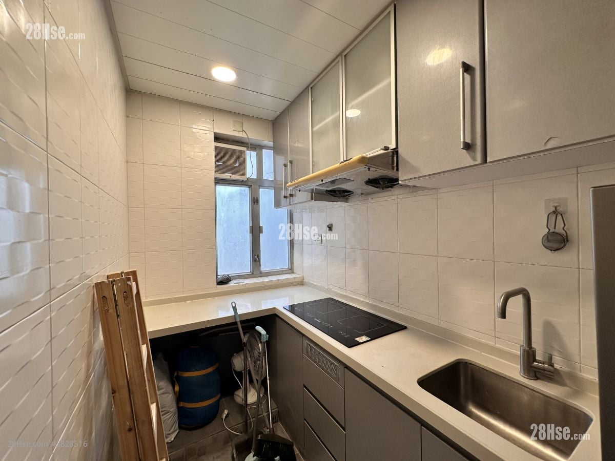 Kam Tao Building Sell 2 Bedrooms , 1 Bathroom 628 ft²