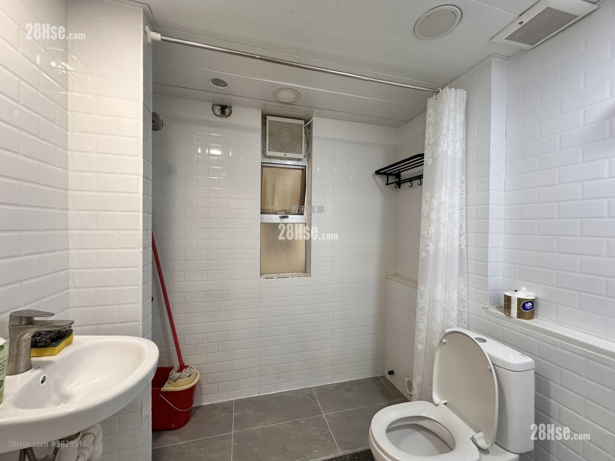 Kam Tao Building Sell 2 Bedrooms , 1 Bathroom 628 ft²