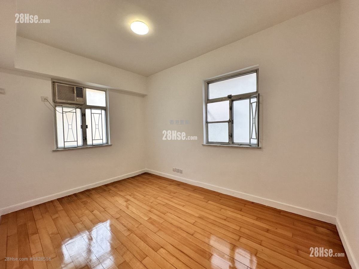 Kam Tao Building Sell 2 Bedrooms , 1 Bathroom 628 ft²