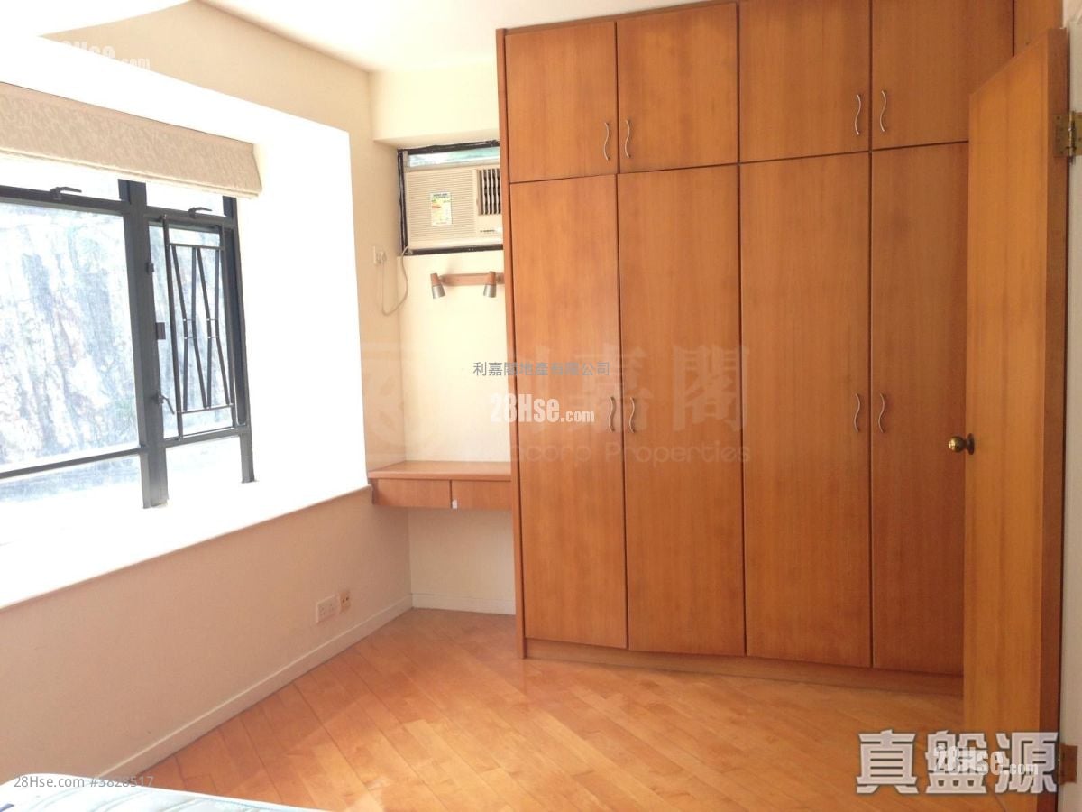 Kornhill Sell 3 Bedrooms , 1 Bathroom 596 ft²