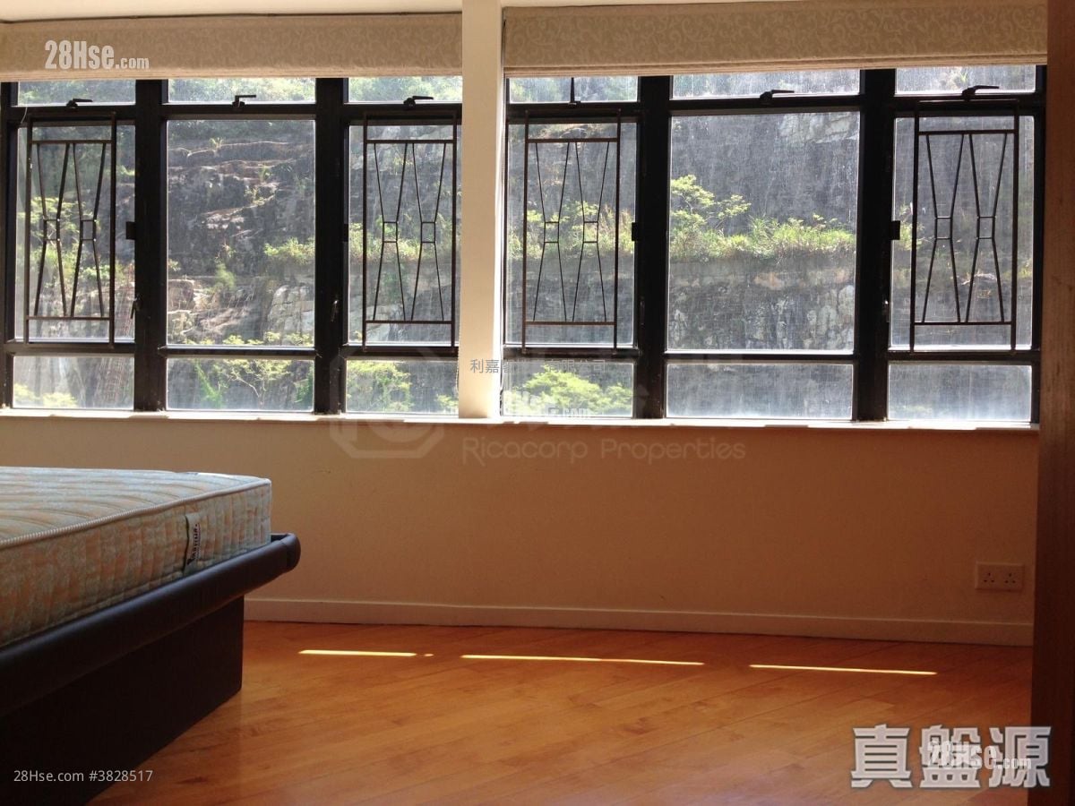 Kornhill Sell 3 Bedrooms , 1 Bathroom 596 ft²