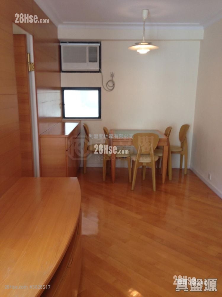 Kornhill Sell 3 Bedrooms , 1 Bathroom 596 ft²