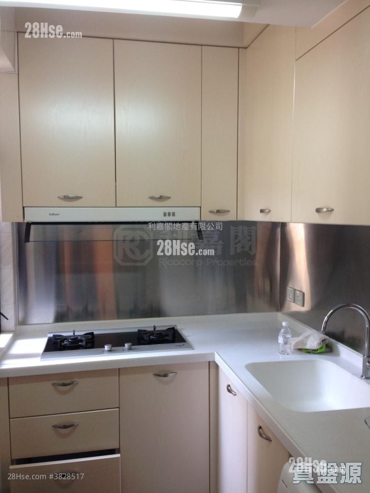 Kornhill Sell 3 Bedrooms , 1 Bathroom 596 ft²