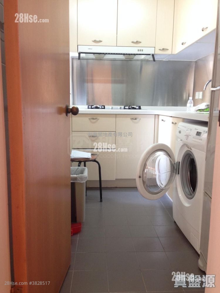 Kornhill Sell 3 Bedrooms , 1 Bathroom 596 ft²