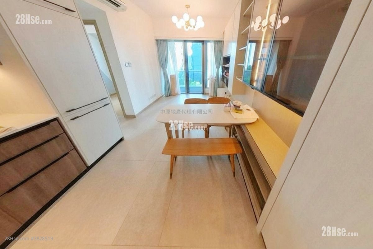 St Martin Sell 2 Bedrooms 471 ft²