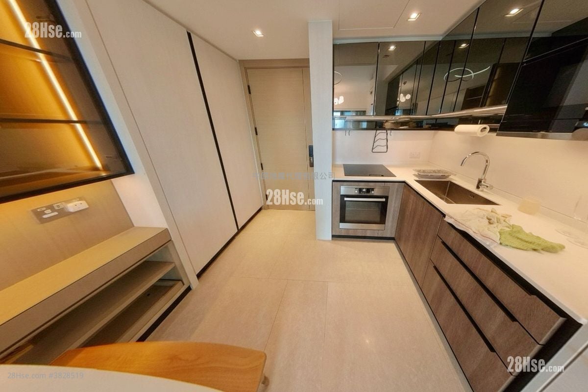 St Martin Sell 2 Bedrooms 471 ft²