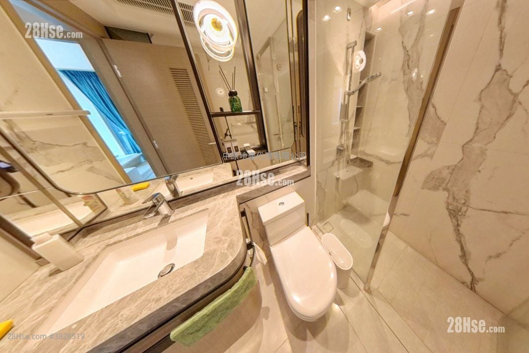 St Martin Sell 2 Bedrooms 471 ft²