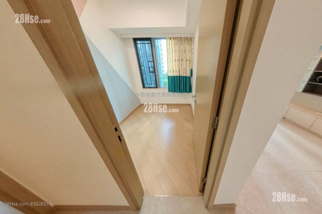 St Martin Sell 2 Bedrooms 471 ft²