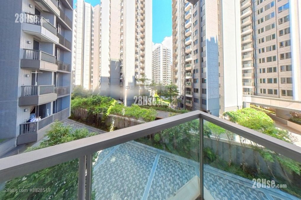 St Martin Sell 2 Bedrooms 471 ft²