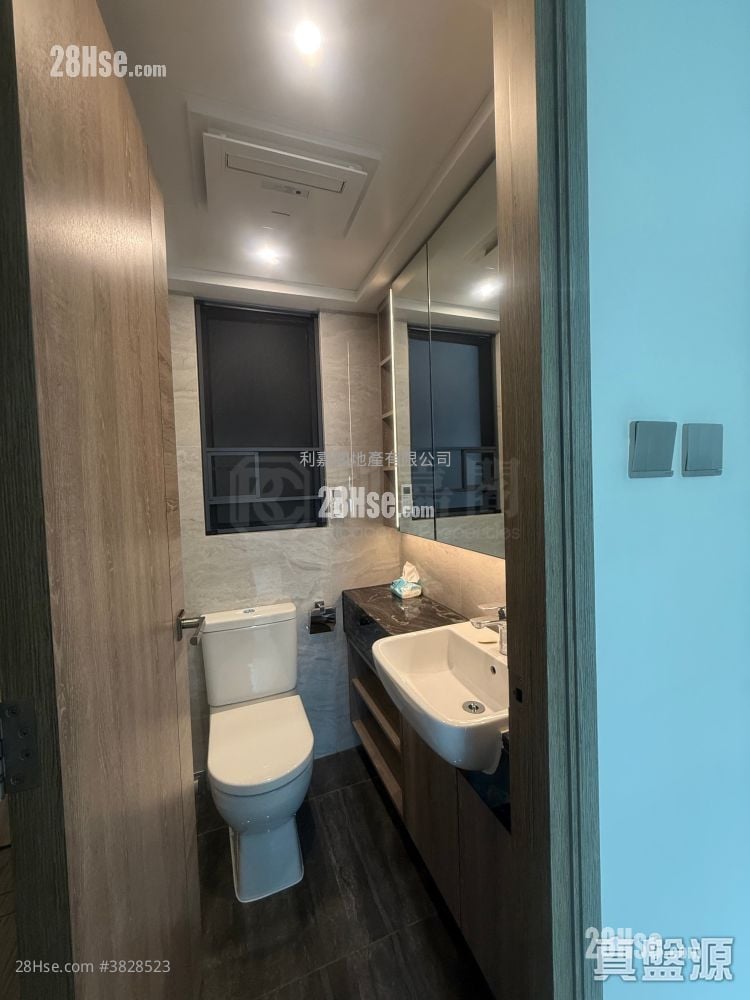 Aurora Sell 2 Bedrooms , 1 Bathroom 423 ft²