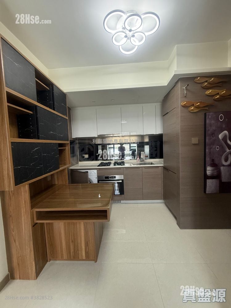 Aurora Sell 2 Bedrooms , 1 Bathroom 423 ft²