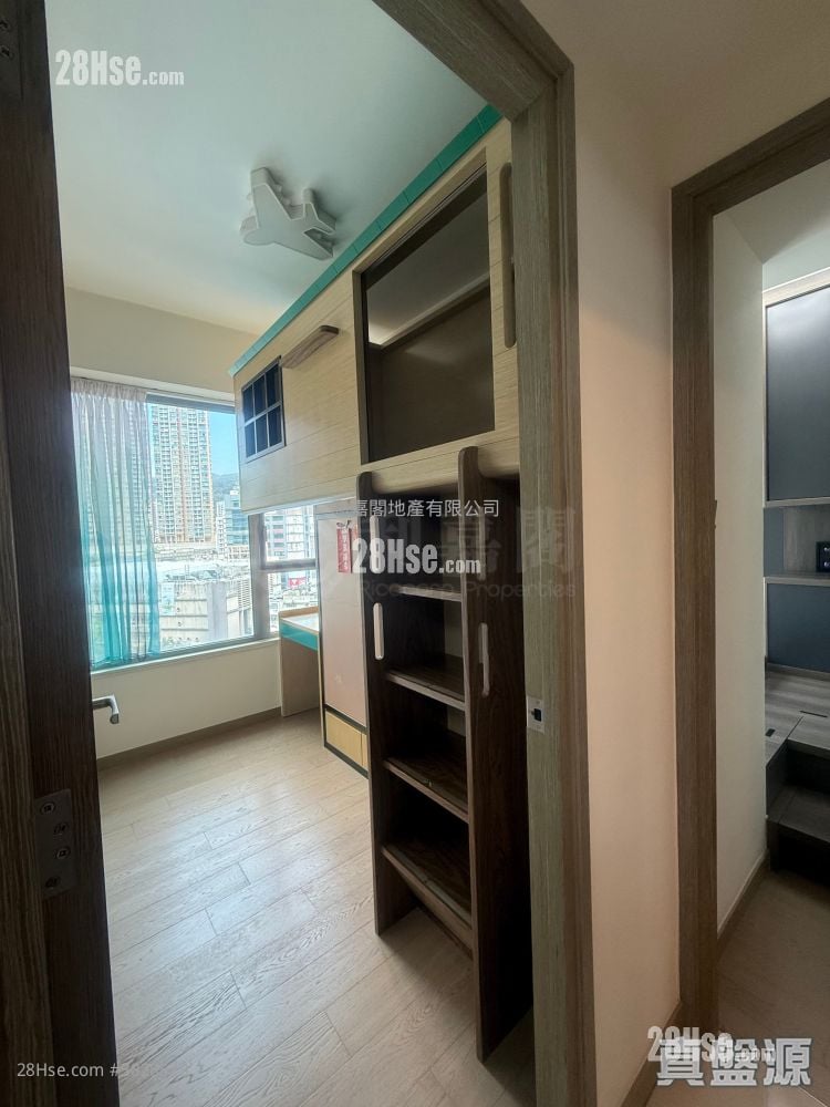 Aurora Sell 2 Bedrooms , 1 Bathroom 423 ft²