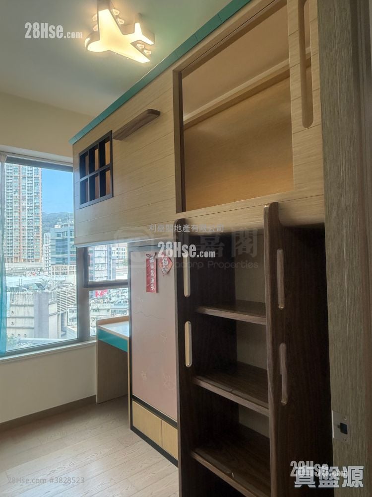 Aurora Sell 2 Bedrooms , 1 Bathroom 423 ft²