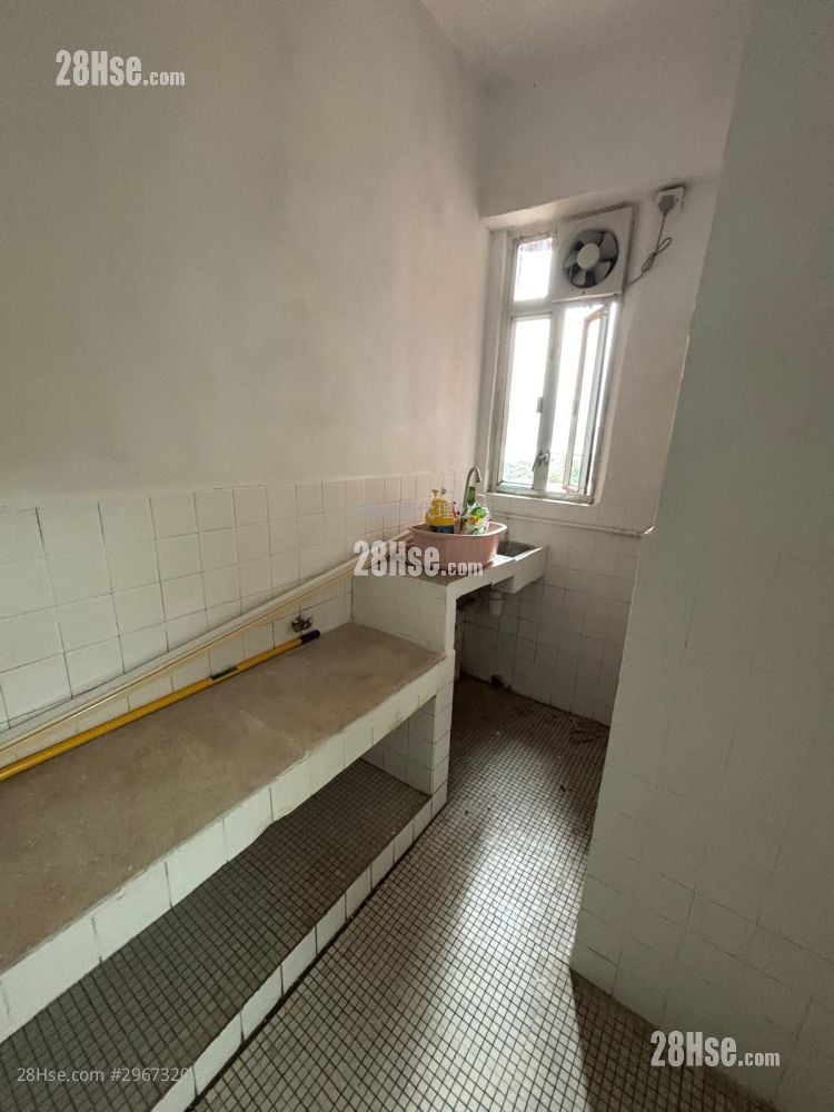 Kwan Yick Building Phase 3 Sell 1 Bedroom , 1 Bathroom 374 ft²
