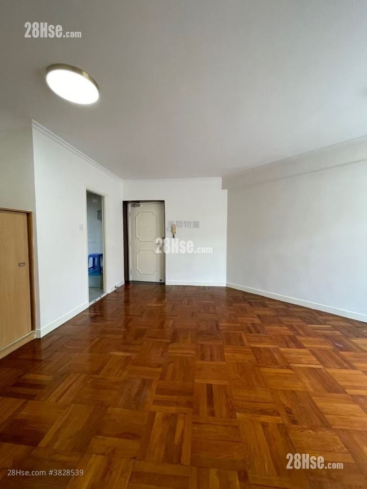 Man Lai Court Sell 3 Bedrooms , 2 Bathrooms 622 ft²