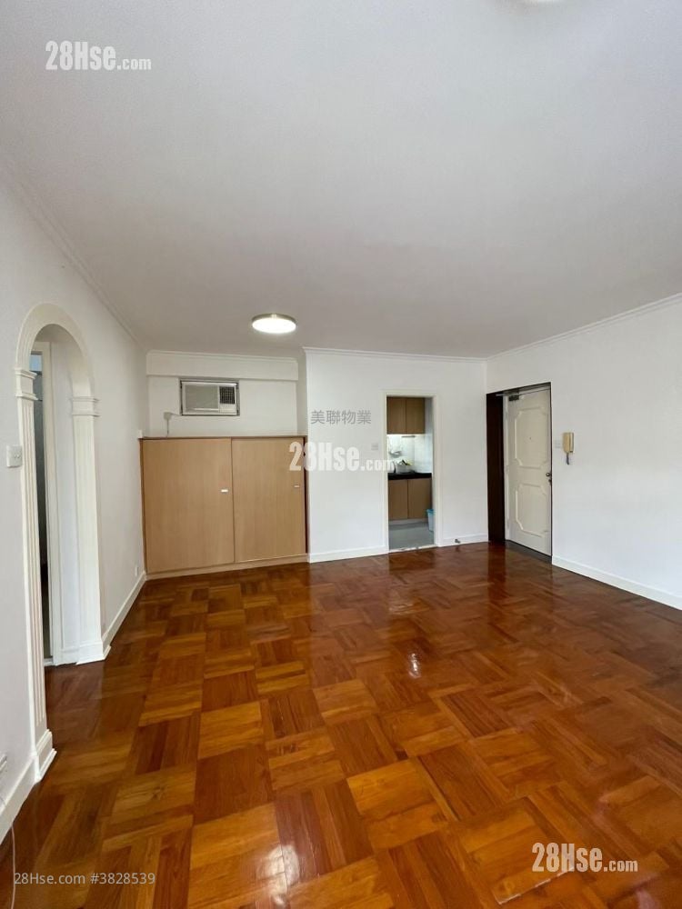 Man Lai Court Sell 3 Bedrooms , 2 Bathrooms 622 ft²