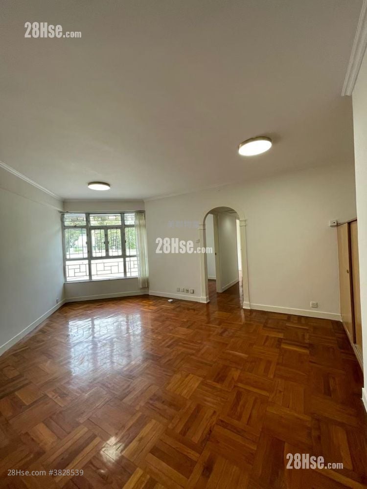 Man Lai Court Sell 3 Bedrooms , 2 Bathrooms 622 ft²
