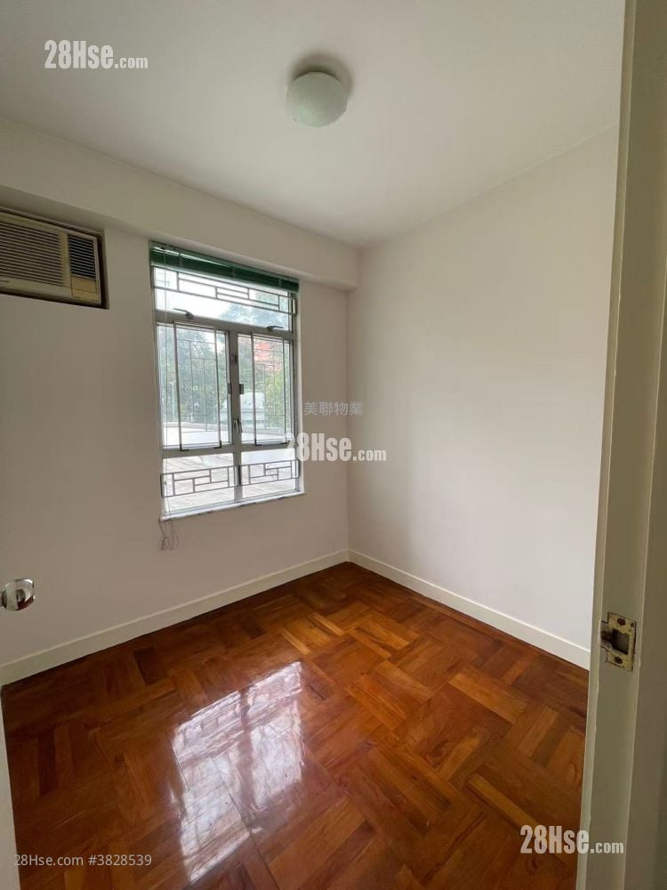 Man Lai Court Sell 3 Bedrooms , 2 Bathrooms 622 ft²